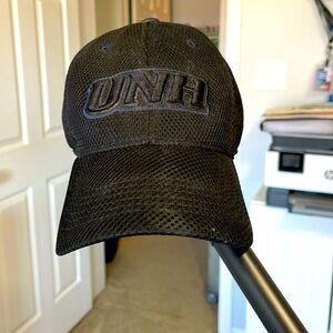 Black UNH one fit hat